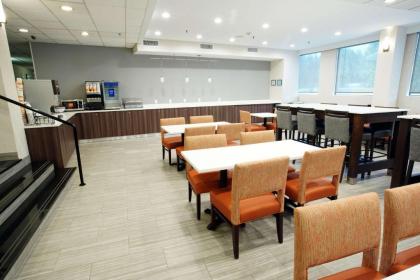 Best Western Paramus Hotel & Suites - image 5