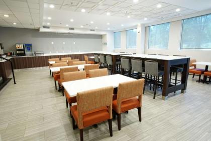 Best Western Paramus Hotel & Suites - image 6