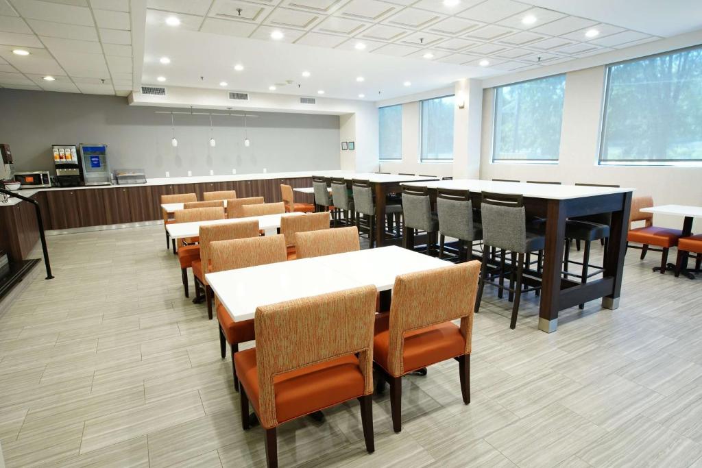 Best Western Paramus Hotel & Suites - image 6