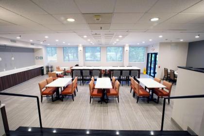 Best Western Paramus Hotel & Suites - image 7
