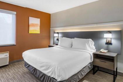 Holiday Inn Express Paramus an IHG Hotel - image 12