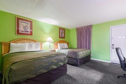 Rodeway Inn - image 11