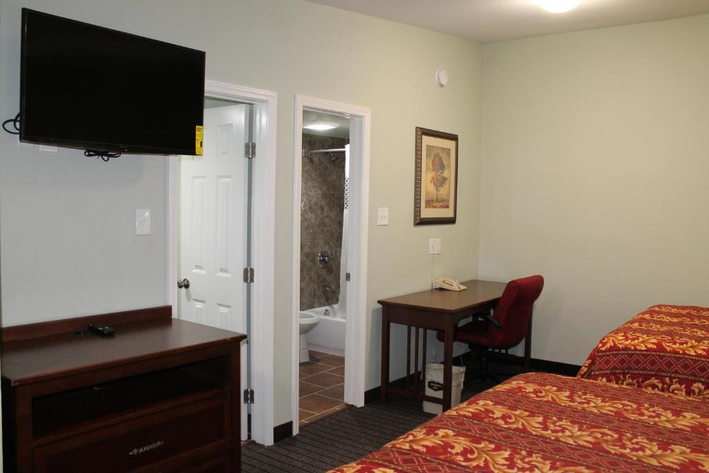 American Inn & Suites - image 4