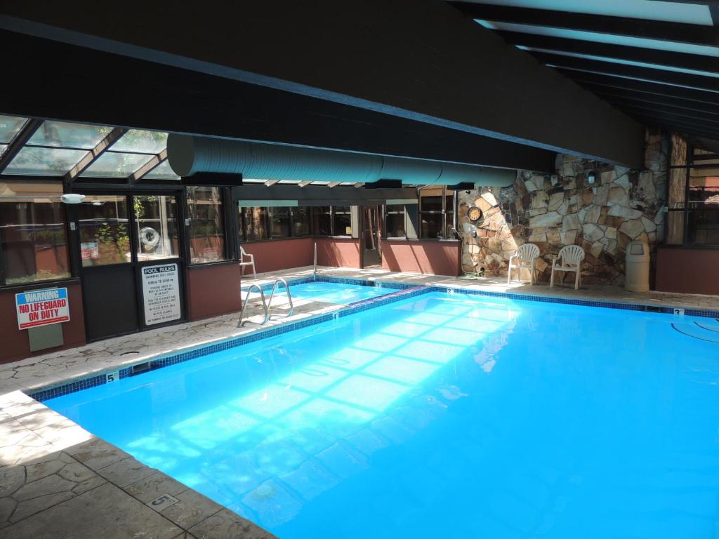 Park Regency - image 2