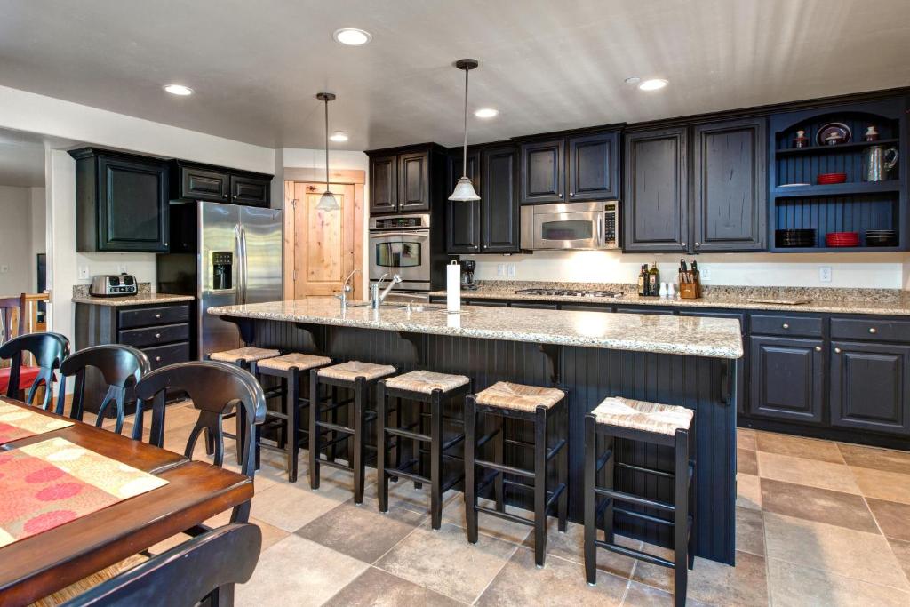 5541 Slalom Way Townhome Townhouse - main image