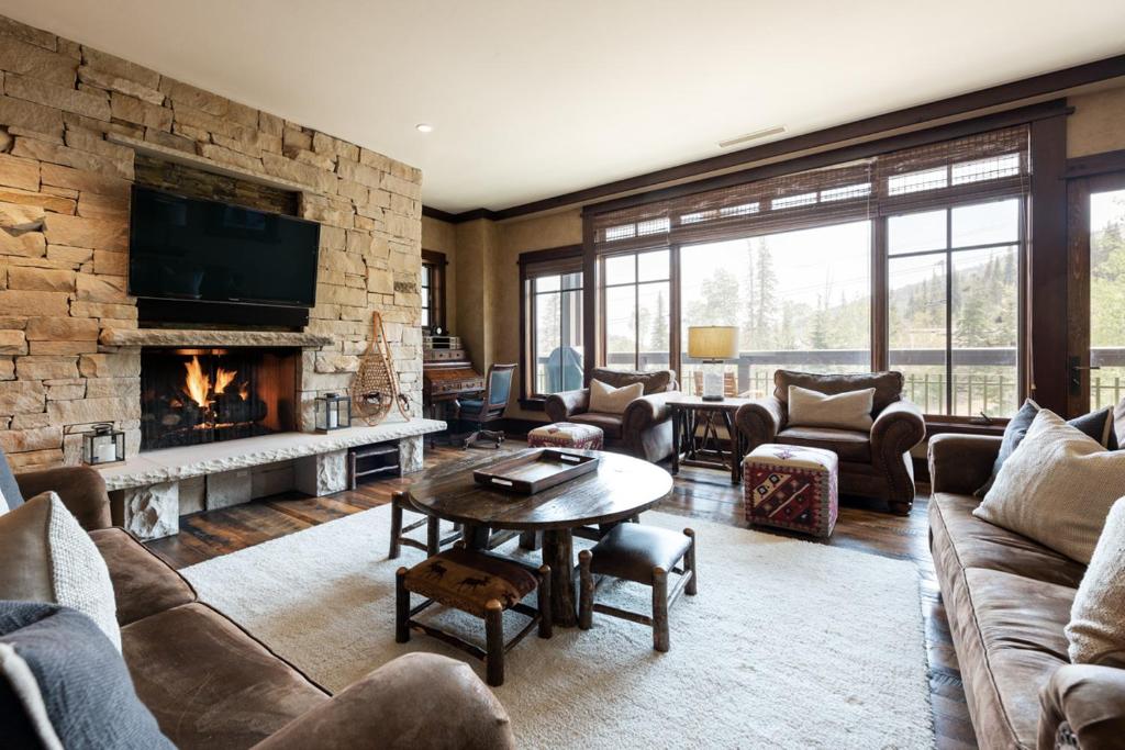 Arrowleaf Lodge - 3 Bed Condo #416 - main image