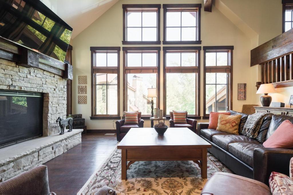 Silver Star #04 - 6 Bed Cottage - main image