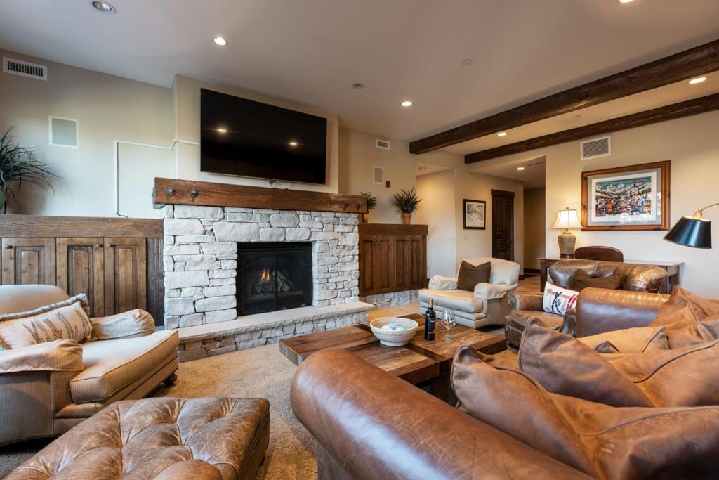 Silver Star #2202 - 3 Bed Condo - main image