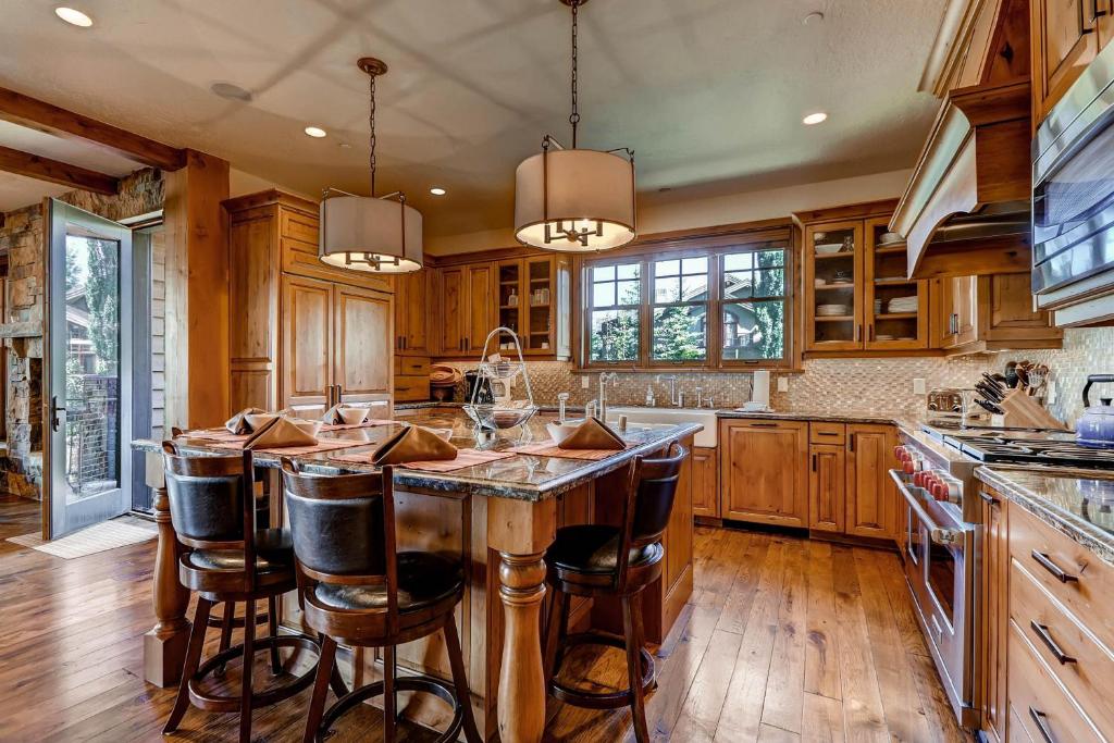 Snowtop Manor by Park City Lodging - image 4