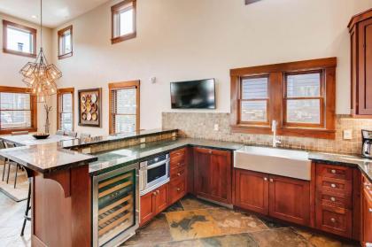 High Peak on Park Ave. by Park City Lodging - image 3