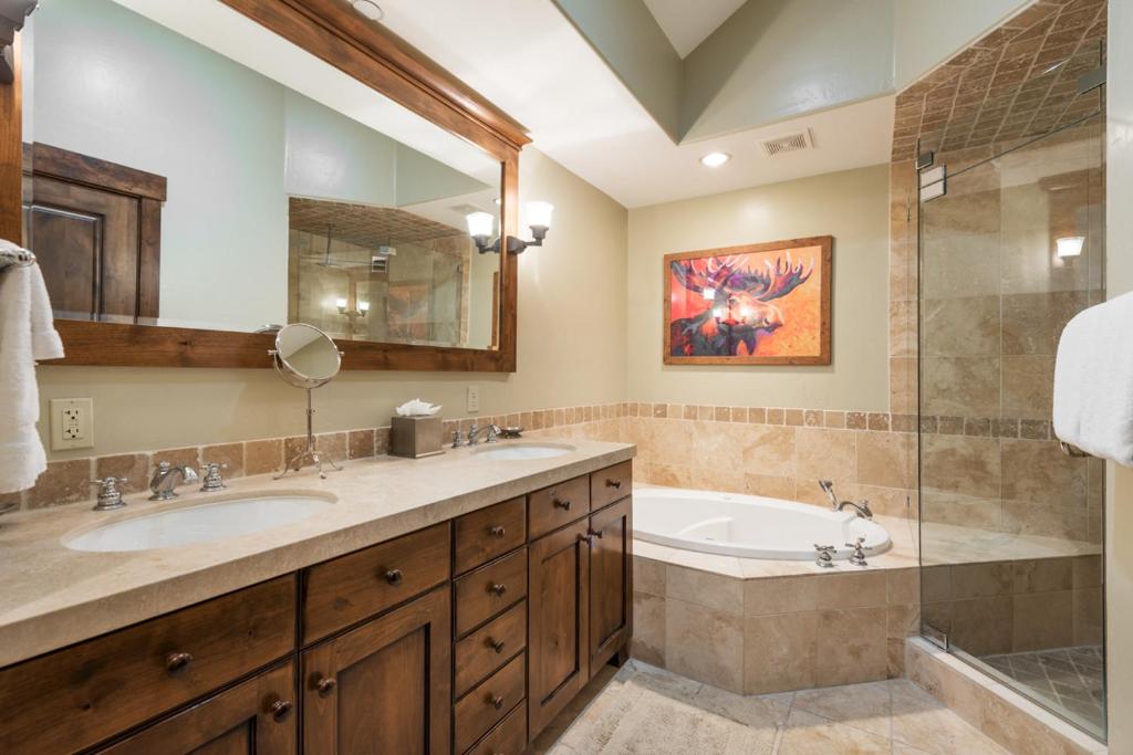 Silver Star #603 - 3 Bed Condo w spa - image 2