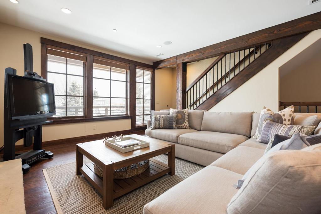 Silver Star #404 - 3 Bed Condo w spa - main image