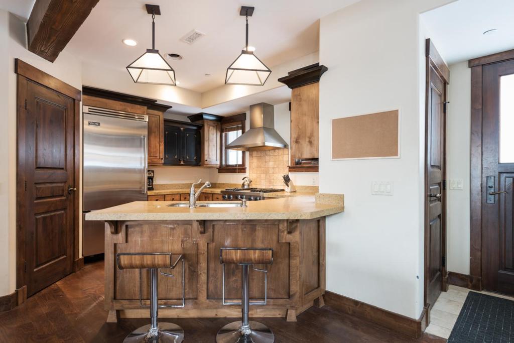 Silver Star #404 - 3 Bed Condo w spa - image 3