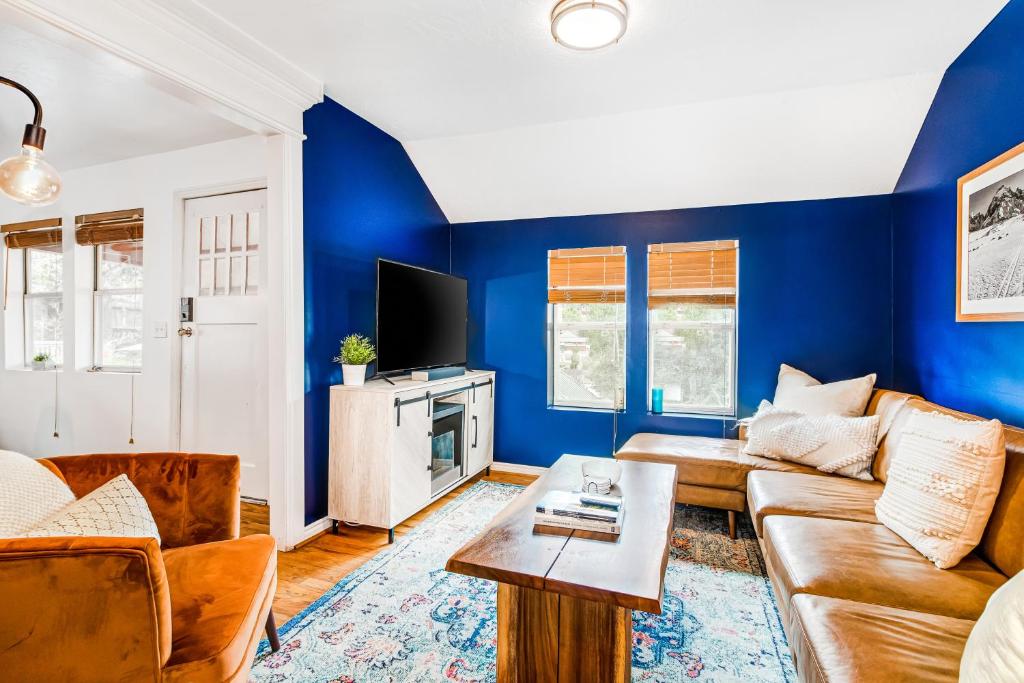 Historic Ontario Bungalow - main image