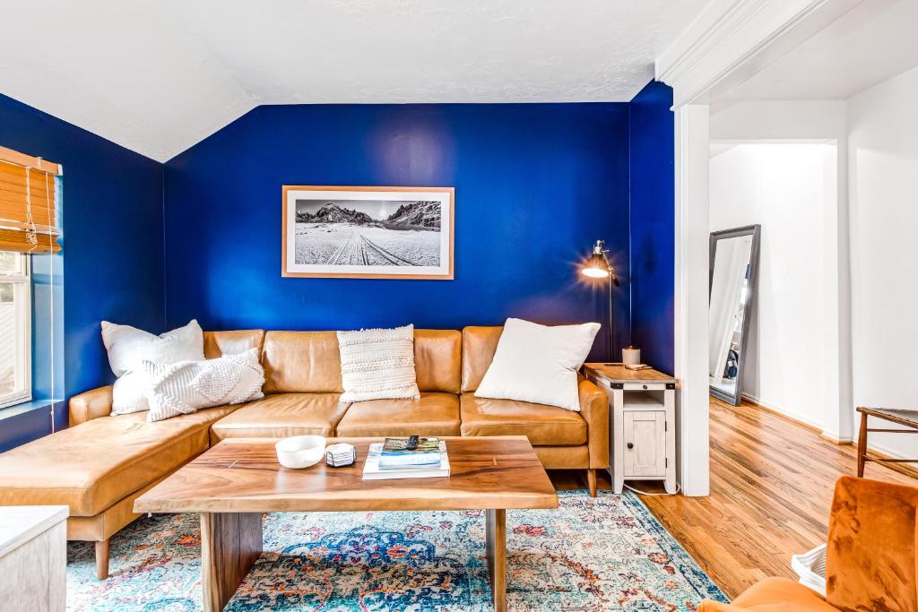 Historic Ontario Bungalow - image 2