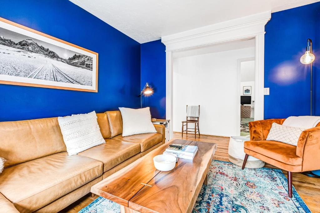 Historic Ontario Bungalow - image 3