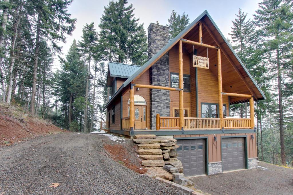 Svendsen Lodge - main image