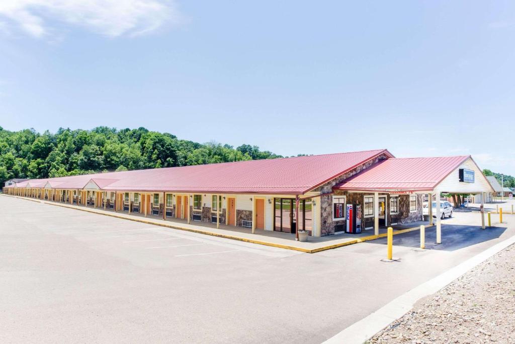 Travelodge by Wyndham Parkersburg - main image