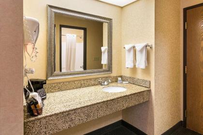 Quality Inn Parkersburg North-Vienna - image 15