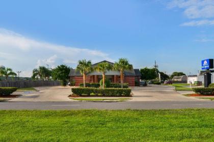 Americas Best Value Inn Pasadena - image 8