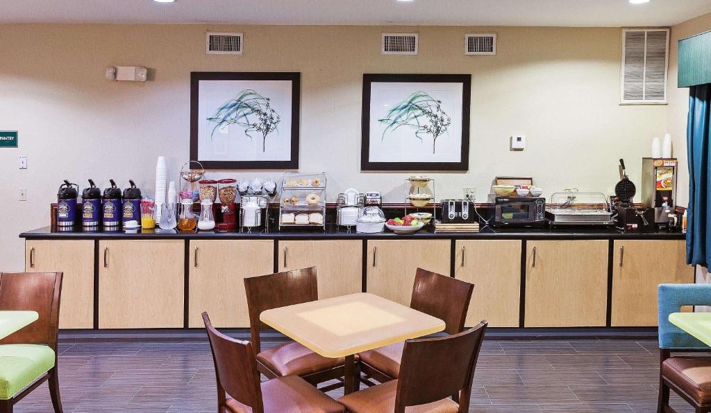 La Quinta by Wyndham Pasadena - image 4