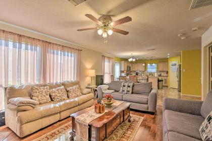 Family Friendly Home about 12 mi to Space Center Texas