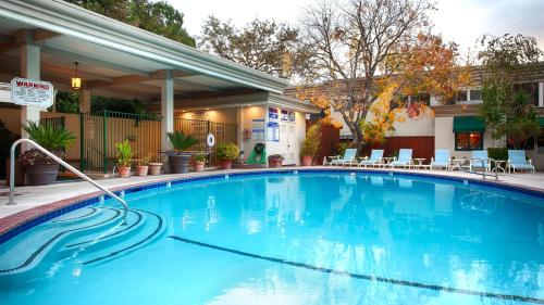 Best Western Plus Black Oak - image 3