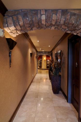 La Bellasera Hotel & Suites - image 2
