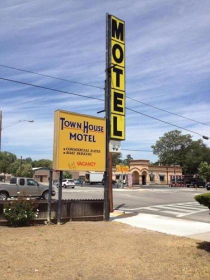 Town House Motel - image 3