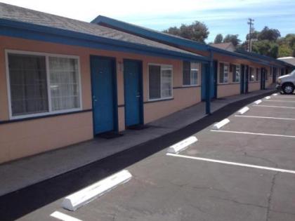 Town House Motel - image 4