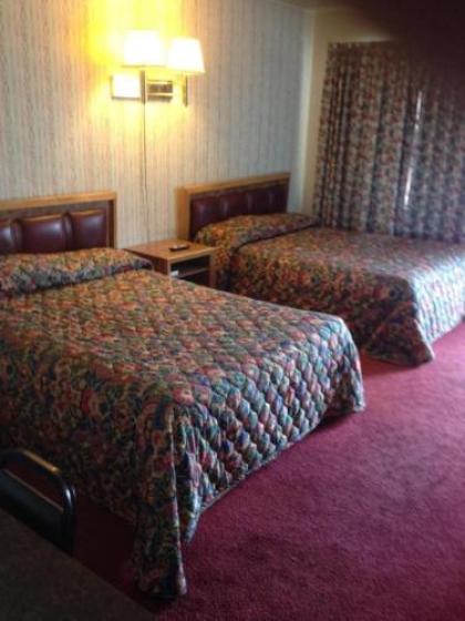 Town House Motel - image 5
