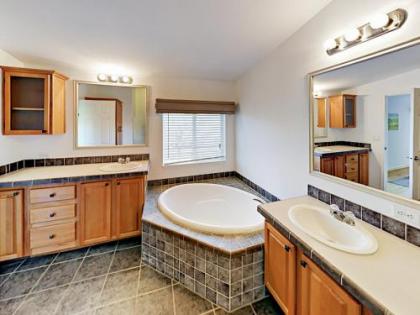 Wine Enthusiast Escape Home Home - image 5