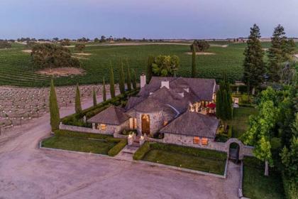 Chateau Robles -Vineyard English Garden - image 15