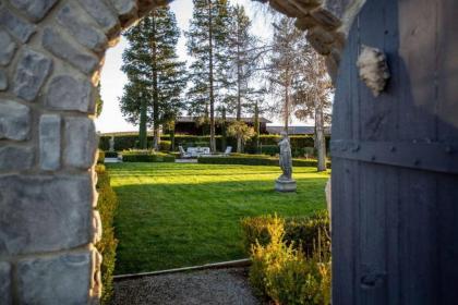 Chateau Robles -Vineyard English Garden - image 4