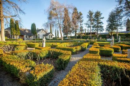 Chateau Robles -Vineyard English Garden - image 5