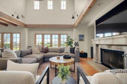 Spacious Retreat on 40-acre Vineyard - Guest House home