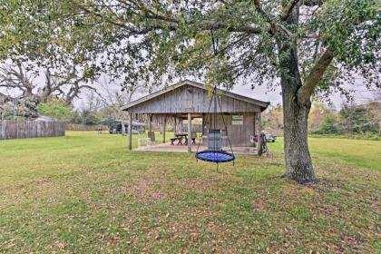 Cozy Pass Christian House with Porch Steps From Beach - image 8