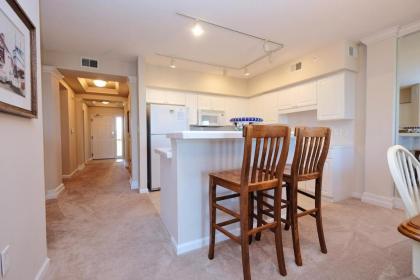 Paget 203 OV 3BR3BA wKitchen & Balcony - image 3