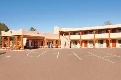 Super 8 by Wyndham Payson - image 9