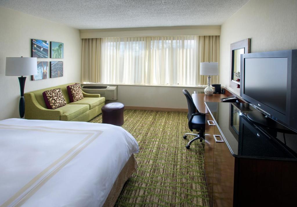 Boston Marriott Peabody - image 2