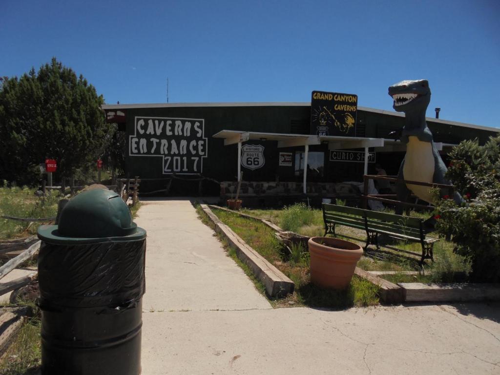 Grand Canyon Caverns Inn - main image