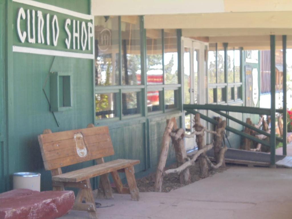 Grand Canyon Caverns Inn - image 2