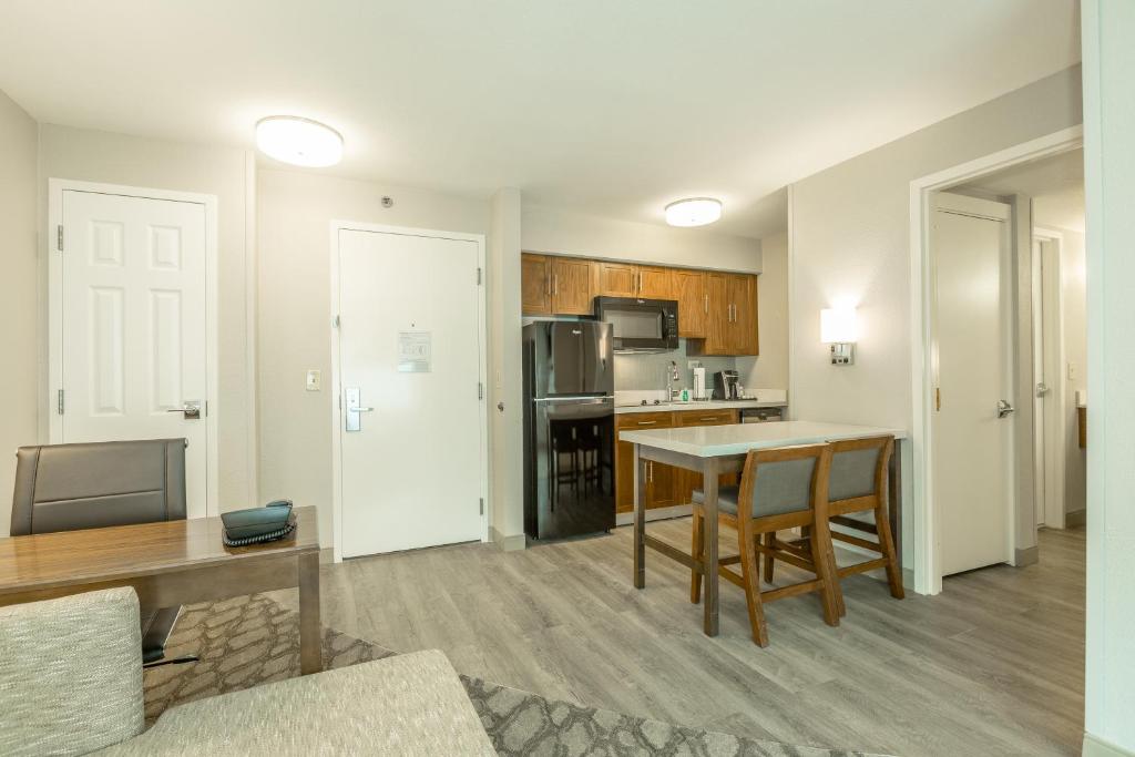 Holiday Inn Hotel and Suites Peachtree City an IHG Hotel - image 6