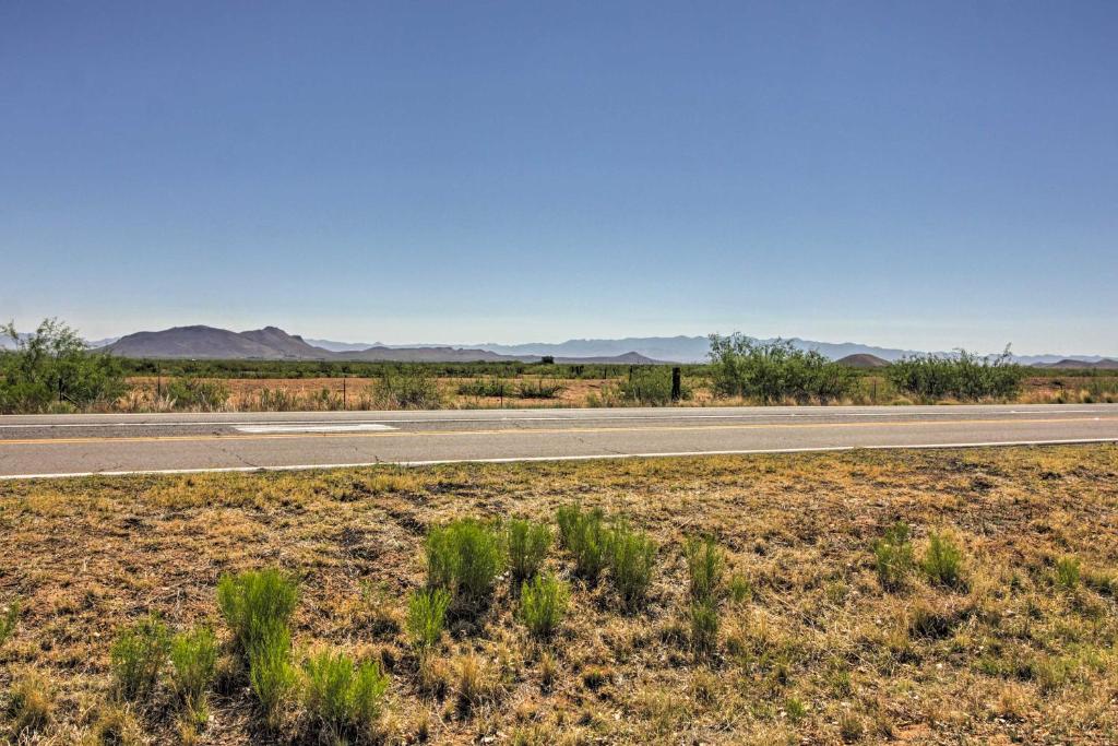Pearce-Sunsites Home with Pool and Desert Mountain View - image 7