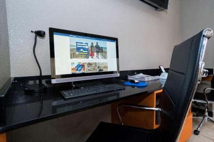 Best Western Airport Inn - image 12