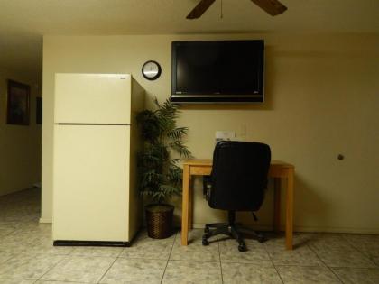 Executive Inn Pearsall - image 8