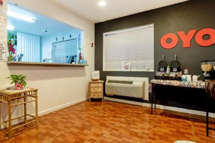 OYO Hotel Pearsall I-35 East - image 8