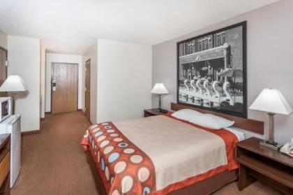 Super 8 by Wyndham Pekin/Peoria Area - image 2
