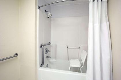 Ramada by Wyndham Pelham - image 10