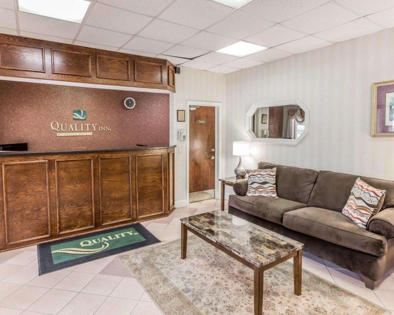 Quality Inn Pell City I-20 exit 158 - image 4